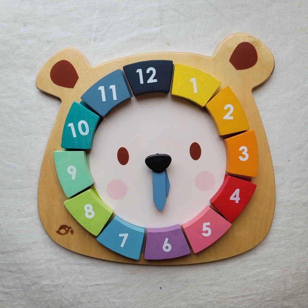 Tender Leaf Toys-12 Pcs Bear Colors Clock